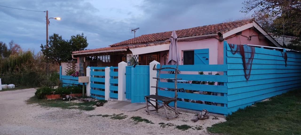 Une Maison Sur Une Presqu'Ile Port-Saint-Louis-du-Rhone Bagian luar foto